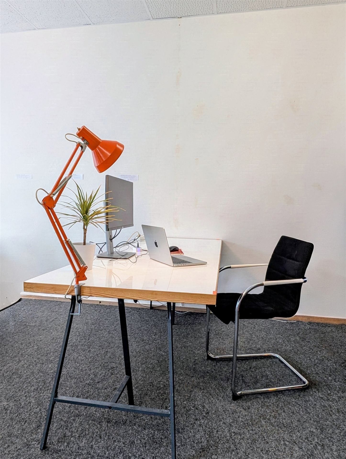 A single desk workspace in the coworking space